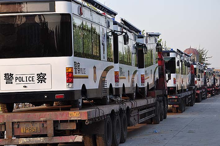 成都市公安局70臺(tái)移動(dòng)警務(wù)室首批發(fā)車儀式