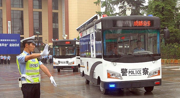 首批移動警務(wù)室到達(dá)成都 舉行“平安成都”接車儀式