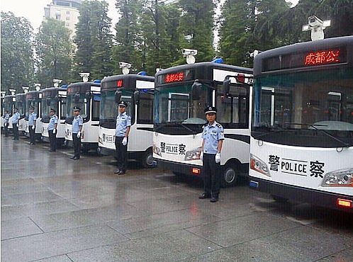 首批移動警務(wù)室到達(dá)成都 舉行“平安成都”接車儀式