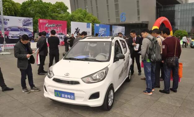 躍迪汽車強(qiáng)勢(shì)登錄南京新能源汽車展，引領(lǐng)行業(yè)發(fā)展新軌道