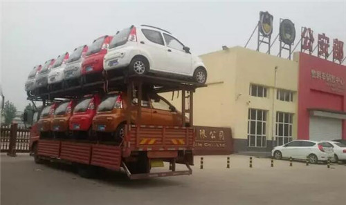 電動轎車