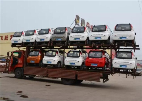 電動轎車