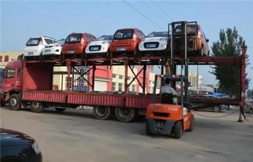 電動轎車