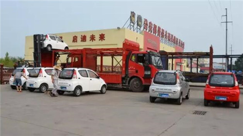 電動轎車