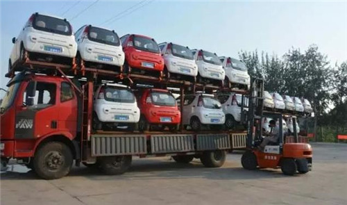 電動轎車