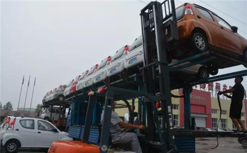 電動轎車