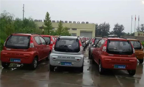 純電動轎車