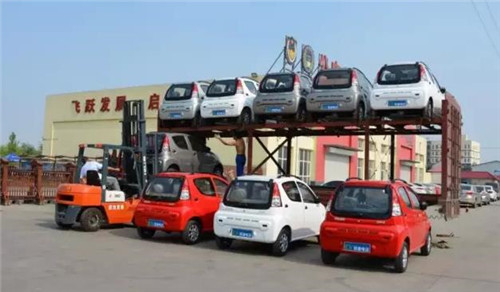 電動轎車