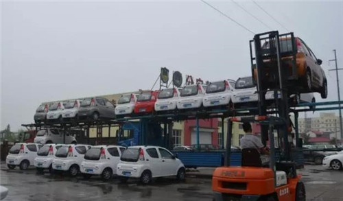 電動轎車