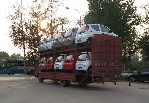 電動轎車